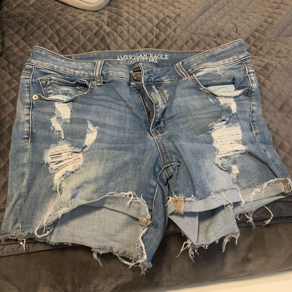American Eagle Midi distressed shorts